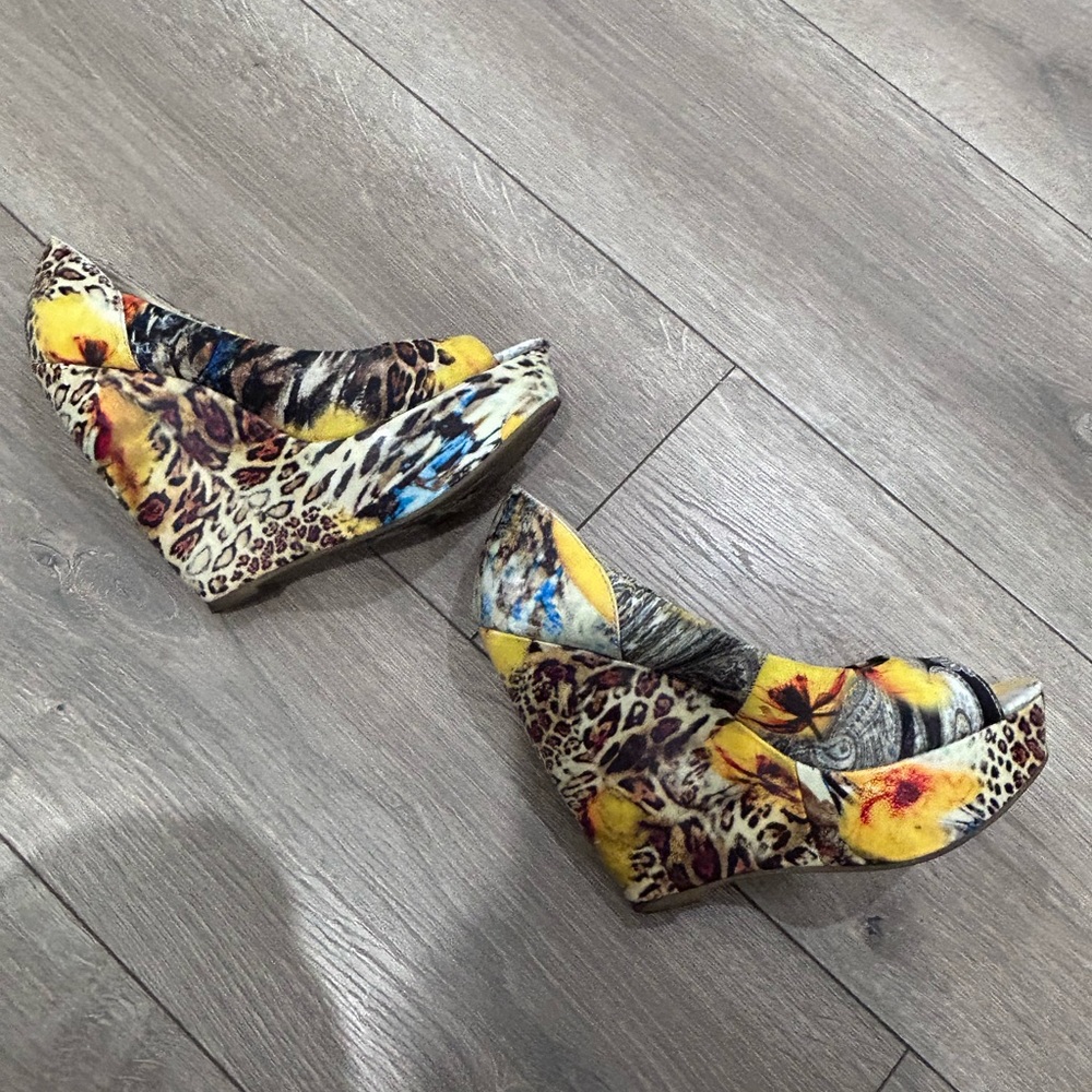 ZIGI SOHO • Animal Print Peep Toe Wedge • sz 7 •